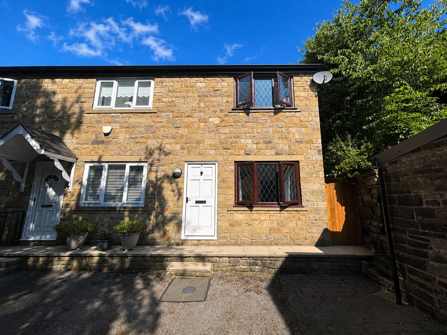 Two Bedroom Cottage / Unfurnished / Patio
