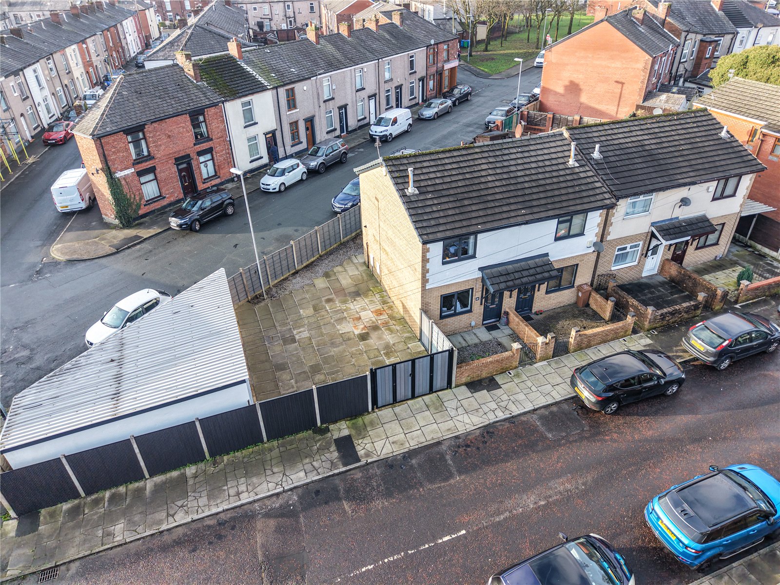 Two Bedroom / Driveway / Furnished / High Spec